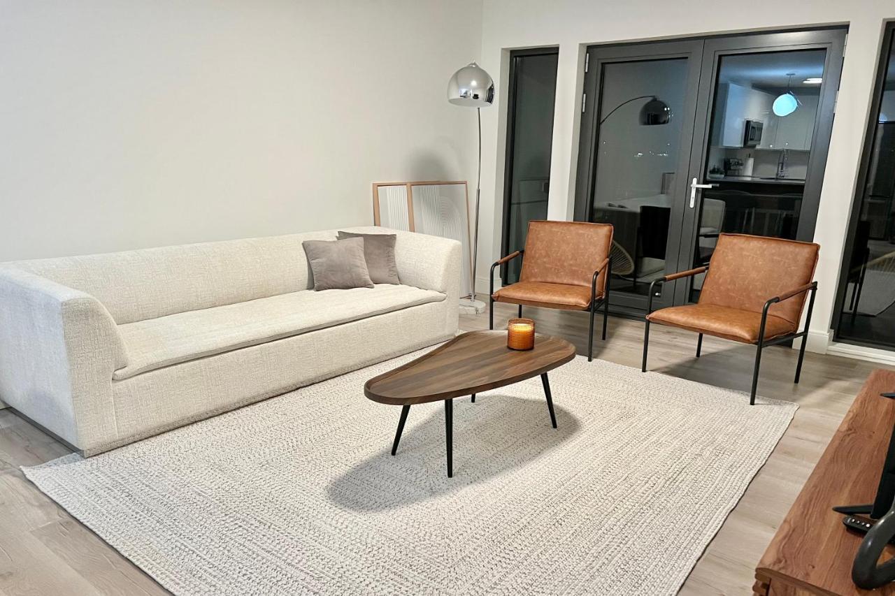 Modern 2 Bed Furnished Apartment In كوينسي المظهر الخارجي الصورة